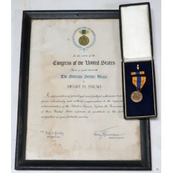 US3445.)CASED WWII SELECTIVE SERVICE MEDAL AND AWARD DOCUMENT