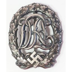 G3805.)1937 DRL SPORTS BADGE IN SILVER