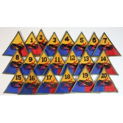 US3634.)COMPLETE SET OF WWII US ARMY ARMORED DIVISION SLEEVE PATCHES