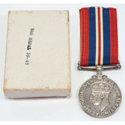 OC3906.)BOXED WWII BRITISH 1939-1945 MEDAL
