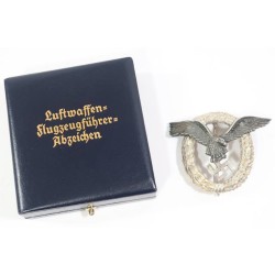 RD296.)CASED LUFTWAFFE PILOT'S BADGE, '800' SILVER MARKED
