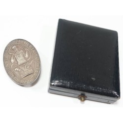 G263.)CASED FIRE FIGHTER'S SERVICE BADGE