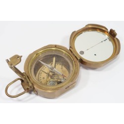 OC385.)WWII ROYAL NAVY NAUTICAL COMPASS