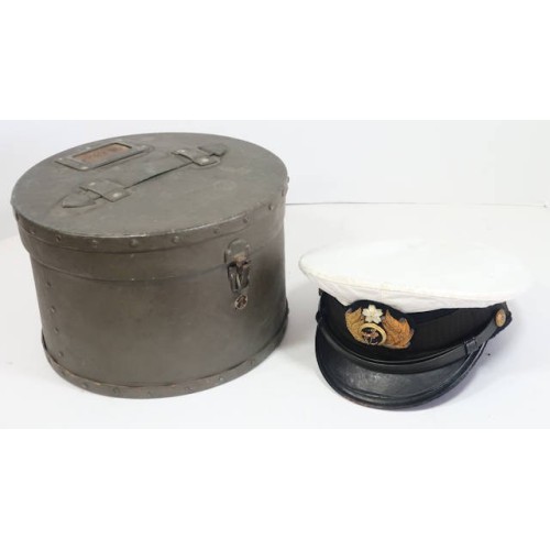 OC393.)WWII IMPERIAL JAPANESE NAVAL OFFICER'S VISOR CAP IN BOX