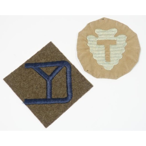 US417.)TWO WWII US ARMY DIVISIONAL SLEEVE PATCHES