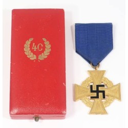 G553.)CASED 40-YEAR CIVILIAN LONG SERVICE CROSS IN GOLD