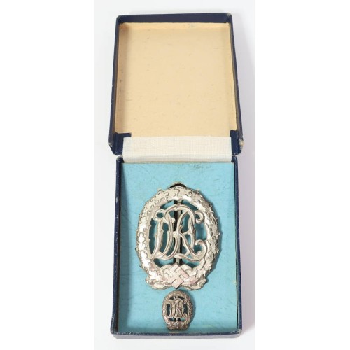G557.)BOXED 1937 DRL SPORTS PROFICIENCY BADGE IN SILVER WITH MINIATURE