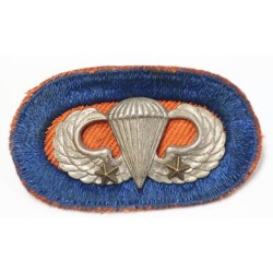 US583.)WORLD WAR TWO US ARMY PARATROOPER'S BADGE
