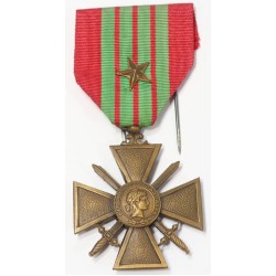 OC574.)WORLD WAR TWO FRENCH CROIX de GUERRE