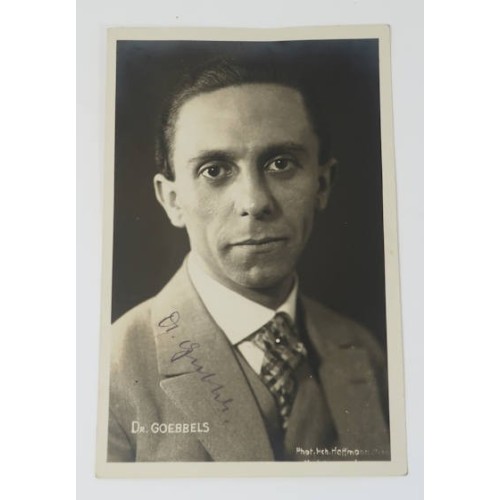 RD496.)GENUINE 3rd REICH PHOTO OF JOSEF GOEBBELS WITH FAKE AUTOGRAPH
