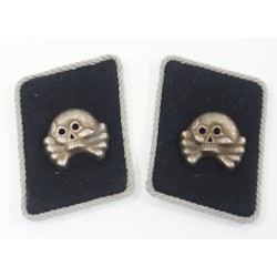 RD489.)SS-VT OFFICER'S TOTENKOPF COLLAR TABS