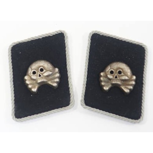 RD489.)SS-VT OFFICER'S TOTENKOPF COLLAR TABS