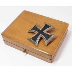 G677.)CASED 1914 IRON CROSS 1st CLASS 
