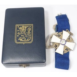OC678.)RARE AND DESIRABLE WWII FINNISH ORDER OF THE WHITE ROSE