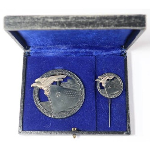 G703.)CASED KRIEGSMARINE BLOCKADE RUNNER'S BADGES, FULL SIZE AND PRINZEN