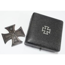 G741.)CASED, NAME-ENGRAVED, 1914 IRON CROSS 1st CLASS