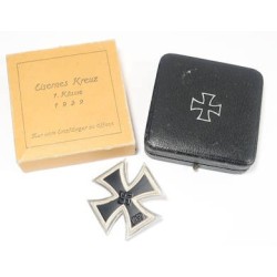 G733.)CASED 1939 IRON CROSS 1st CLASS W/CARDBOARD ISSUE CARTON