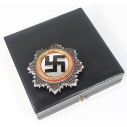 RD596.)CASED GERMAN CROSS IN GOLD