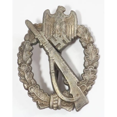 RD771.)INFANTRY ASSAULT BADGE IN SILVER