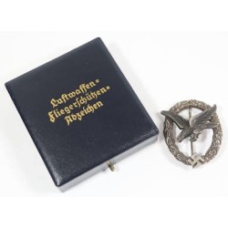 RD774.)CASED LUFTWAFFE AERIAL GUNNER'S BADGE