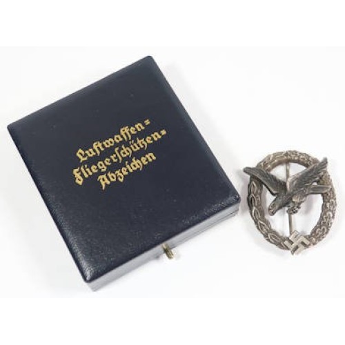 RD774.)CASED LUFTWAFFE AERIAL GUNNER'S BADGE