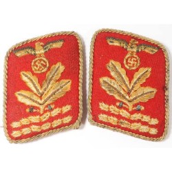 RD757.)NSDAP POLITICAL LEADER'S COLLAR TABS