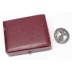 G864.)CASED GAU BADEN BADGE, FEMALE RECIPIENT