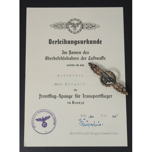 G472.)LUFTWAFFE TRANSPORT CLASP IN BRONZE WITH MATCHING AWARD DOCUMENT