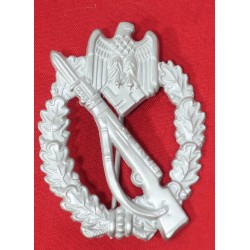 RD505.)INFANTRY ASSAULT BADGE IN SILVER 