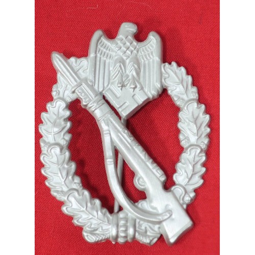 RD505.)INFANTRY ASSAULT BADGE IN SILVER 