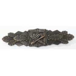 RD584.)CLOSE COMBAT CLASP IN BRONZE