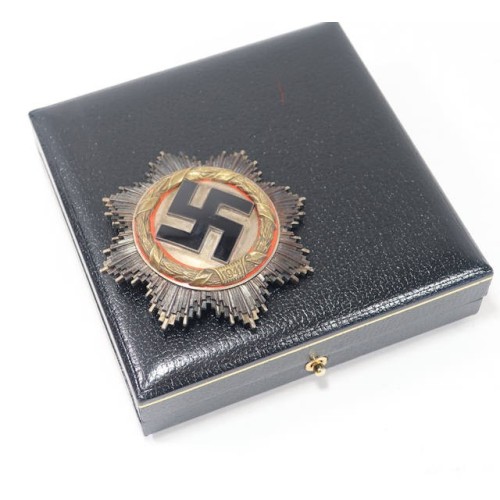 RD574.)CASED GERMAN CROSS IN GOLD