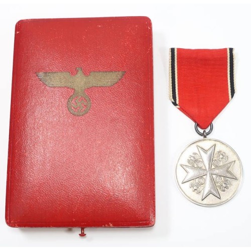 G601.)CASED GERMAN EAGLE ORDER MEDAL