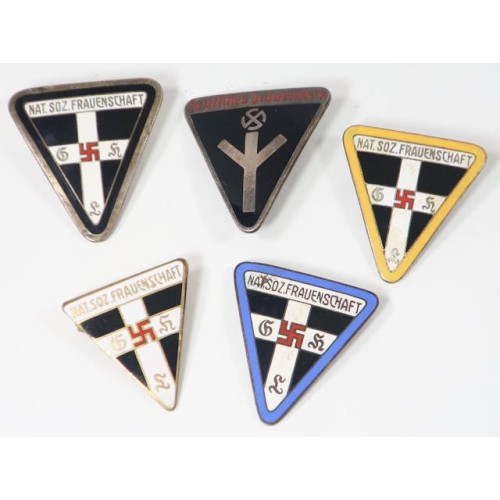 G532.)FIVE (5) NSDAP WOMEN'S LEAGUE ENAMEL MEMBERSHIP BADGES