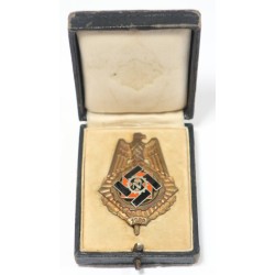 G548.)CASED TENO BADGE
