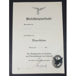 G542.)LUFTWAFFE AERIAL GUNNER'S BADGE AND AWARD DOCMENT