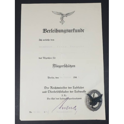 G542.)LUFTWAFFE AERIAL GUNNER'S BADGE AND AWARD DOCMENT