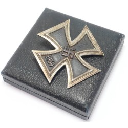 G568.)CASED 1939 IRON CROSS 1st CLASS