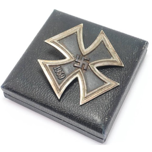 G568.)CASED 1939 IRON CROSS 1st CLASS