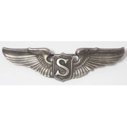 US631.)WWII USAAF SERVICE PILOT'S WING