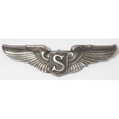 US631.)WWII USAAF SERVICE PILOT'S WING