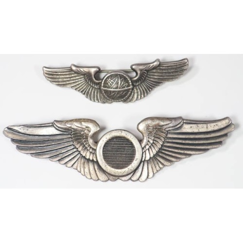 US634.)TWO WWII USAAF NAVIGATOR'S WINGS US634.)TWO WWII USAAF NAVIGATOR'S WINGS