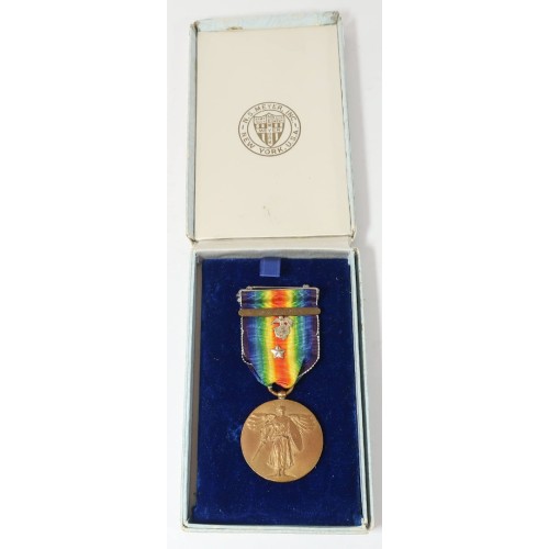 US624.)BOXED WORLD WAR ONE VICTORY MEDAL, USMC RECIPIENT
