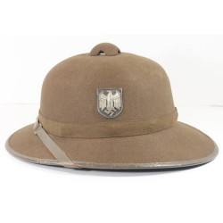 G647.)GERMAN ARMY TROPICAL SUN HELMET
