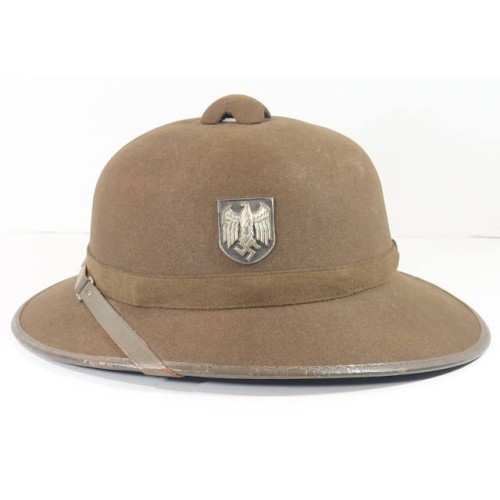 G647.)GERMAN ARMY TROPICAL SUN HELMET