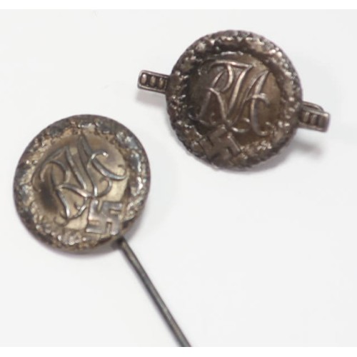 G651.)SCARCE NATIONAL YOUTH SPORTS BADGE PAIR