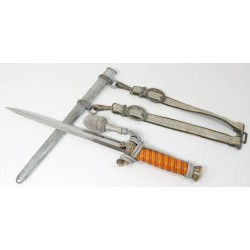 G658.)GERMAN ARMY OFFICER'S DAGGER W/KNOT AND HANGERS