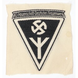 G660.)NSDAP FEMALE LEAGUE SPORTS SHIRT PATCH