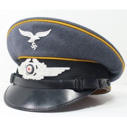 G662.)LUFTWAFFE ENLISTED RANKS FLIGHT-PIPED VISOR CAP