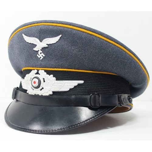 G662.)LUFTWAFFE ENLISTED RANKS FLIGHT-PIPED VISOR CAP